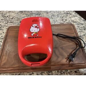 Hello Kitty Sandwich Maker, Electric 520W, Red, 6 x 8.75 inches